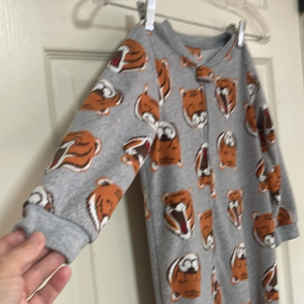 Just one you by Carter’s footed pajamas. Size 5T. Great condition!